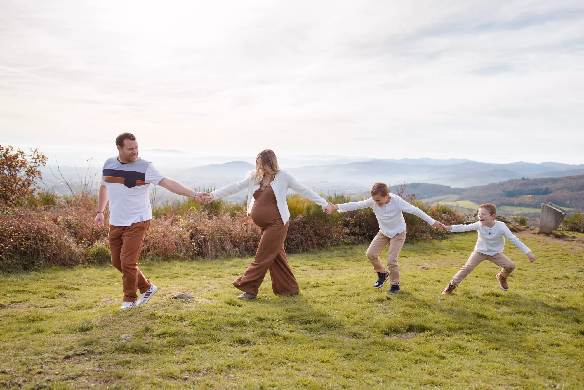 41-south-photography-seance-famille-en-plein-air-beaujolais