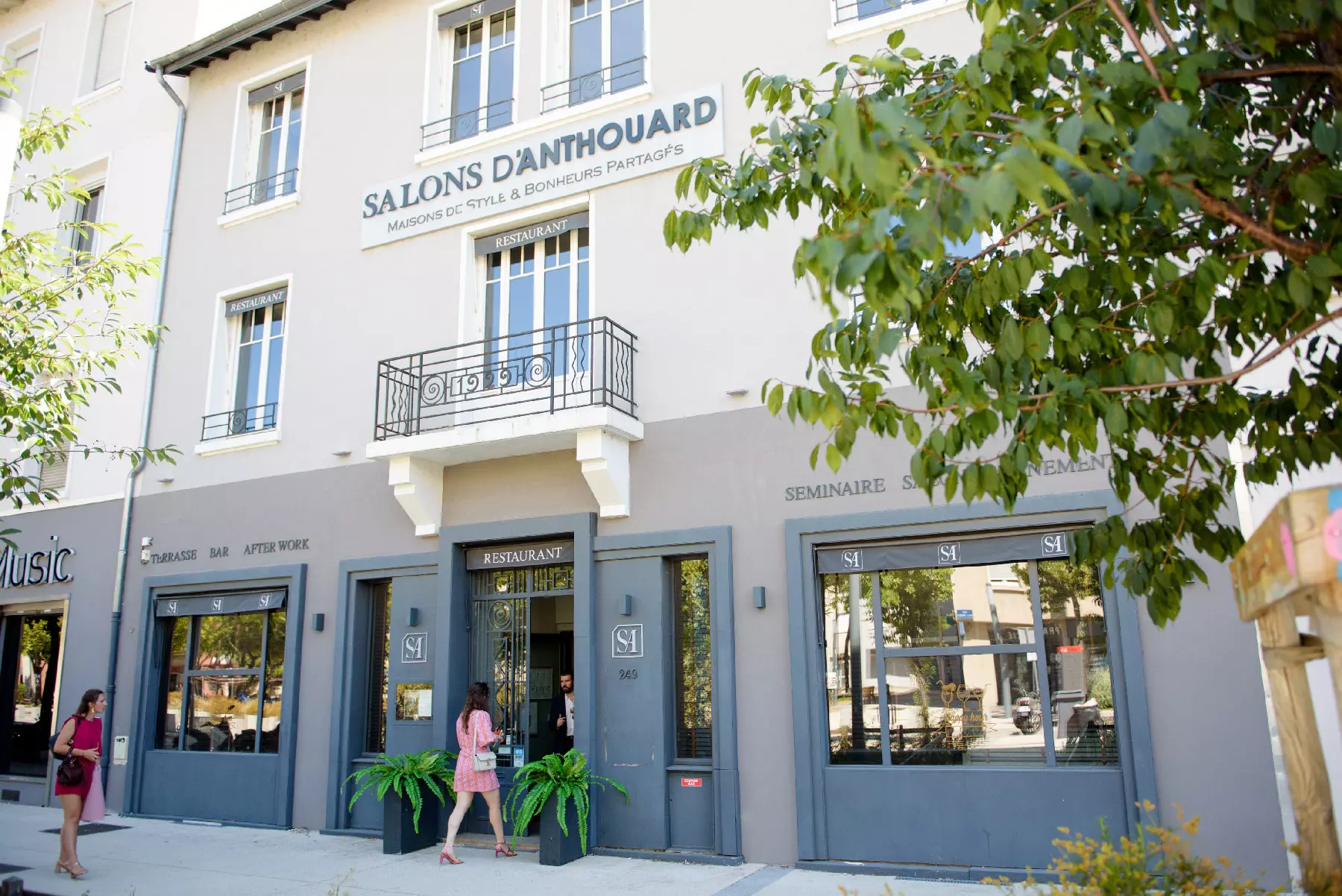 41-south-photography-mariage-civil-exterieur-salons-anthouard