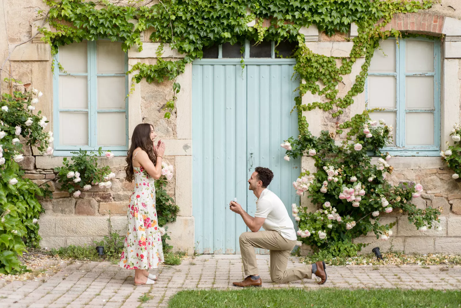 Marriage proposal taking place at Château des Bachelards in Fleurie
