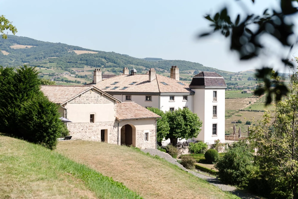 Château setting for a French-American wedding in the Beaujolais region near Lyon